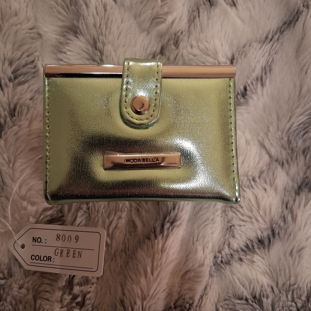 Compact Green Wallet with Metallic Sheen and Snap Closure